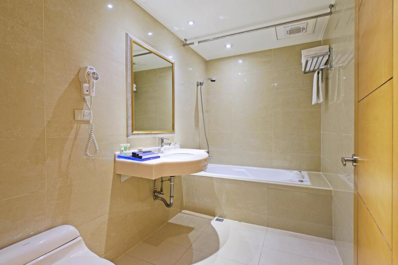 K Hotel Цзилун Экстерьер фото